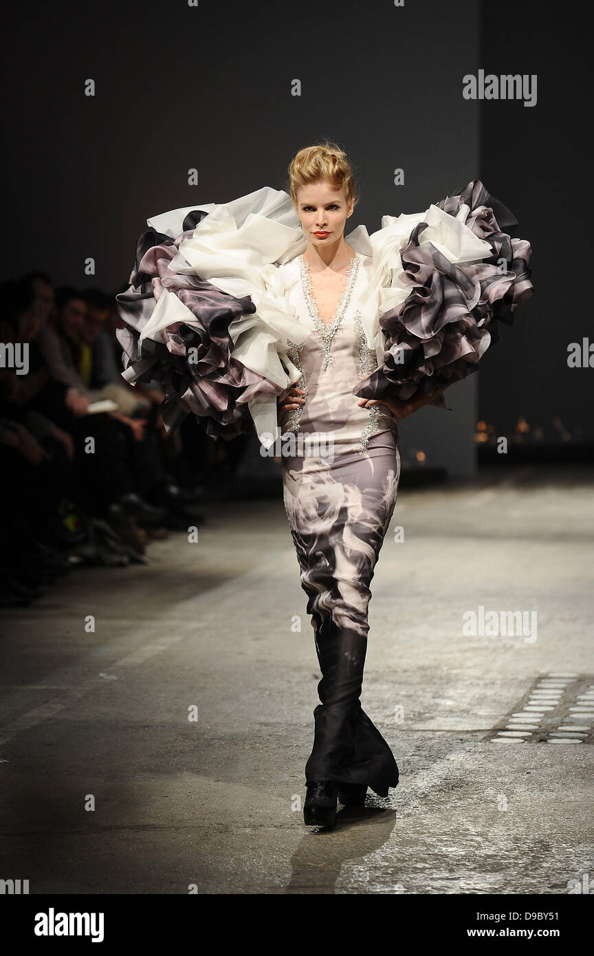 Model Paris Fashion Week Haute - Couture 2012 - On Aura Tout Vu ...