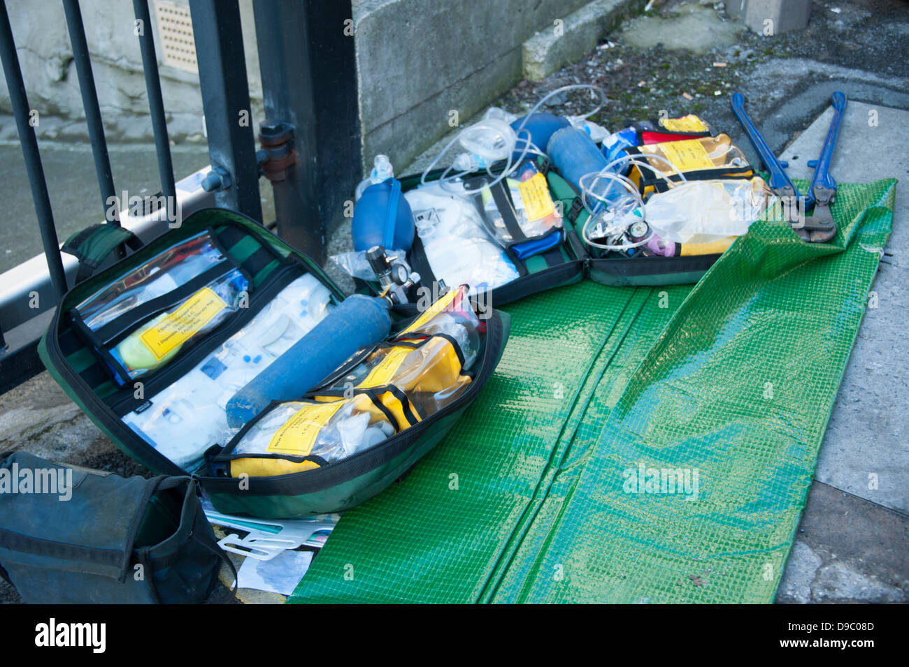 Firefighters Oxytherapy Oxygen Smoke Inhalation Stock Photo Alamy