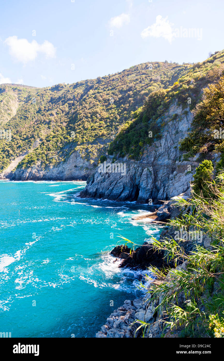 Cinque terre national park coastline, with Via dell'Amore, the path from Riomaggiore to Manarolo. Stock Photo