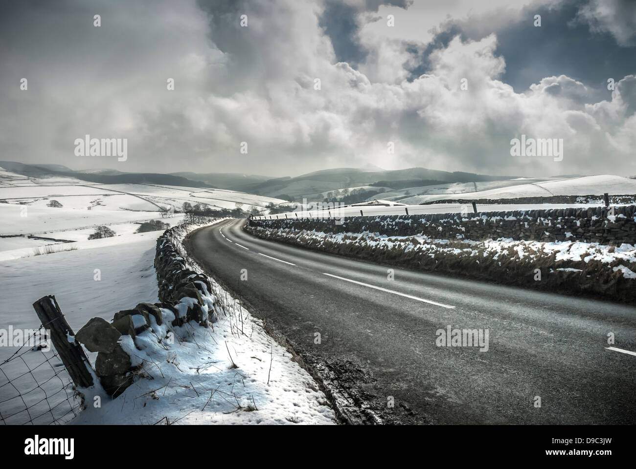 Rural Road In The Peak District, Derbyshire in Winter snow. Stock Photo