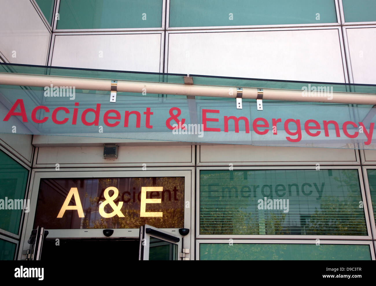 University college london hospital a&e hi-res stock photography and ...