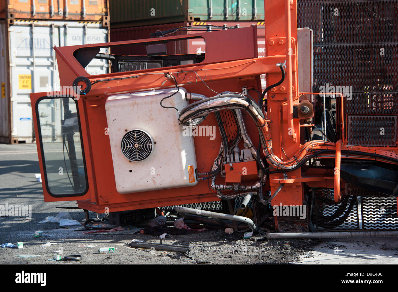 Straddle carrier hi-res stock photography and images - Alamy