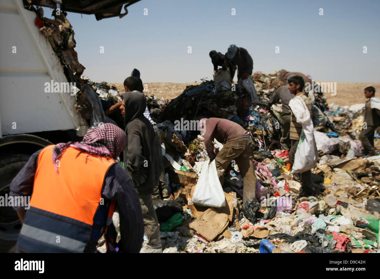 Hebron, West Bank, Palestinian Territory. 17th June, 2013. Young