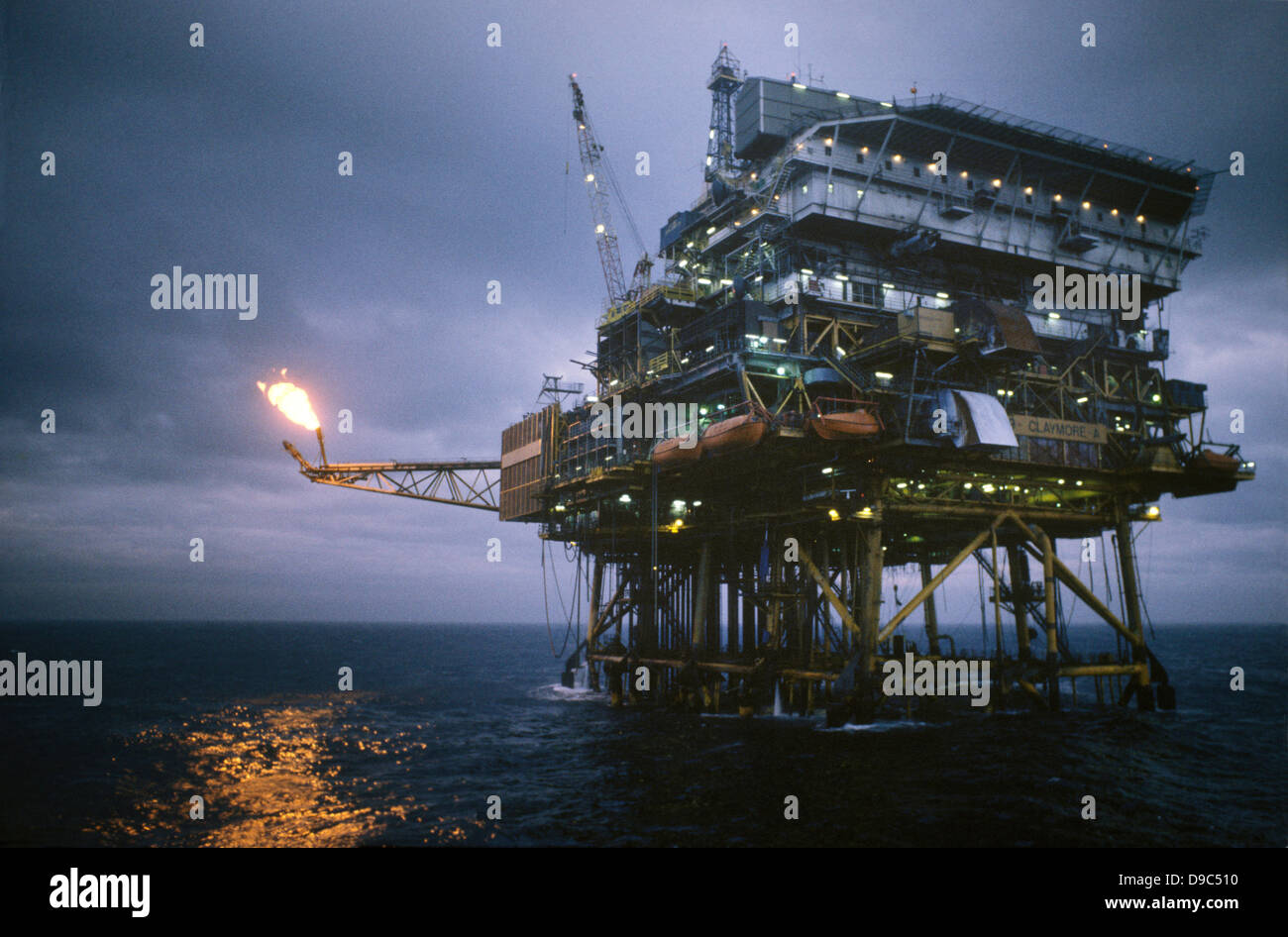 Claymore hi-res stock photography and images - Alamy