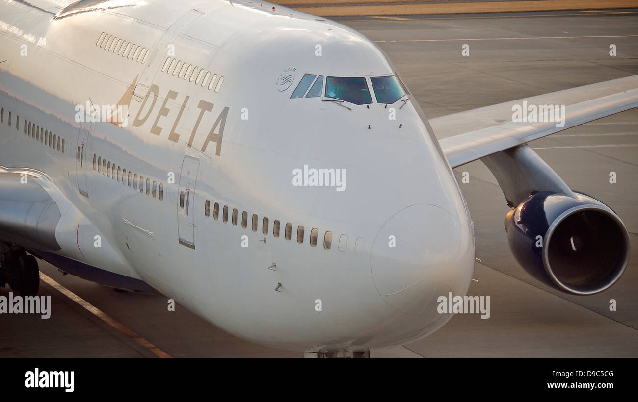 Delta Air Boeing 747-400 at Narita Airport Stock Photo