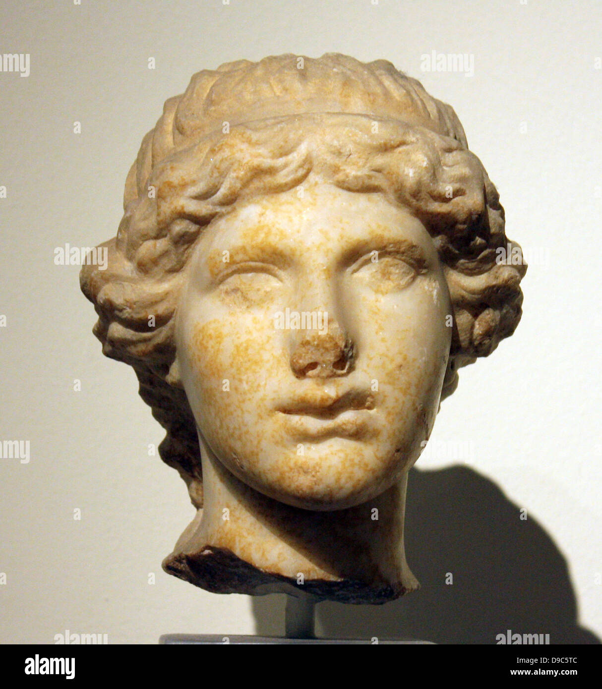 Head of a female statue, marble. Found in the area of Vromousa, in Chalkis. Roman copy of a 5th