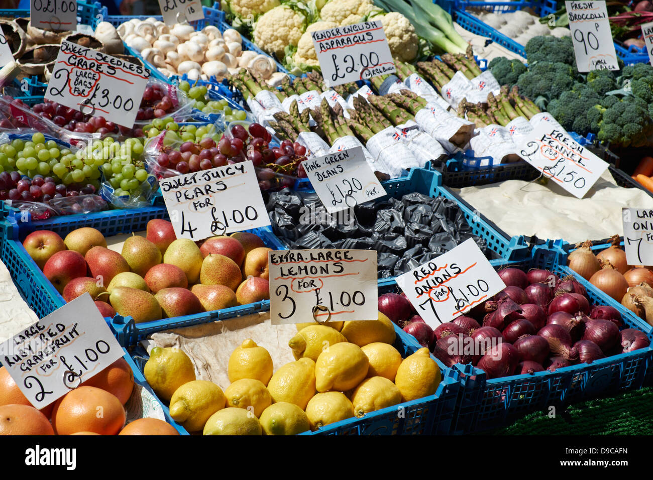 Fruit and veg stall at Hexham farmers market Stock Photo - Alamy