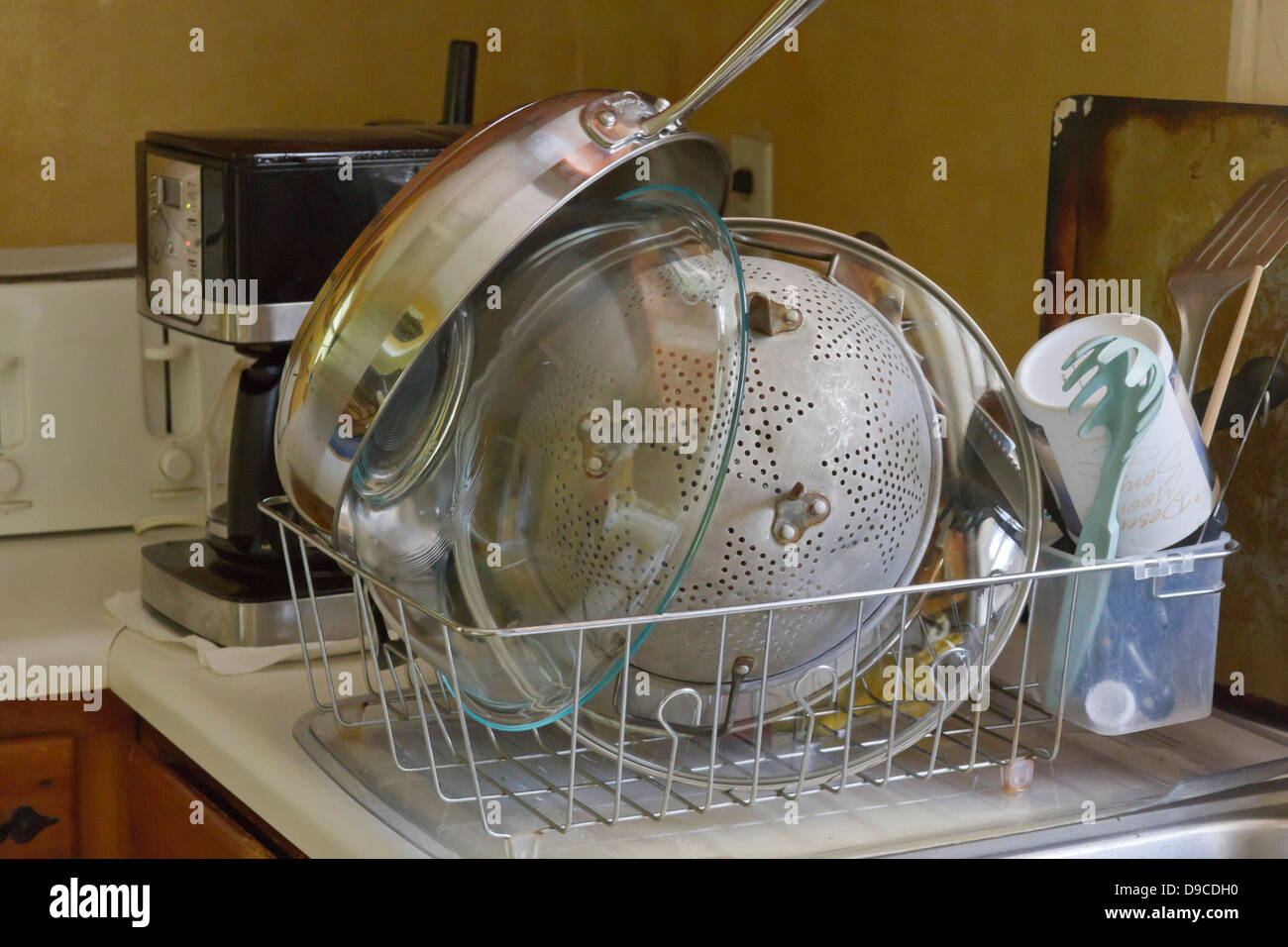 Cabinet dish drainer hi-res stock photography and images - Alamy