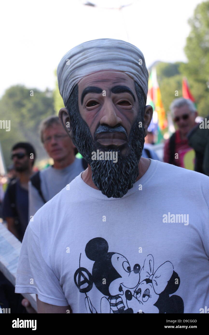 Osama bin laden mask hi-res stock photography and images - Alamy