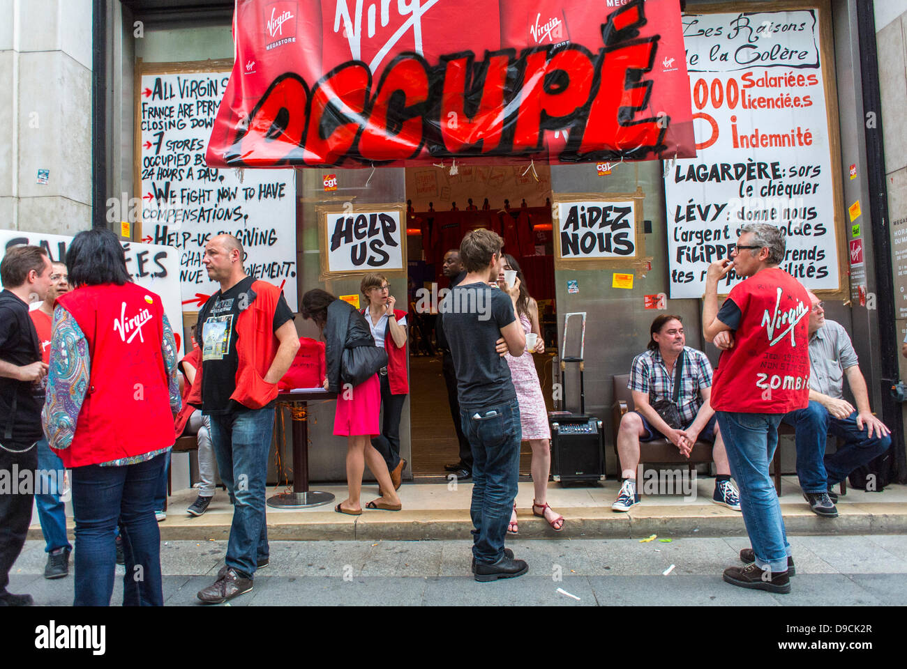 Paris, France. Medium Crowd People, Demonstration in Front of Virgin Megastore, French Workers, Emplyees, Occupying Closed store, labour workers, personnel cuts Stock Photo