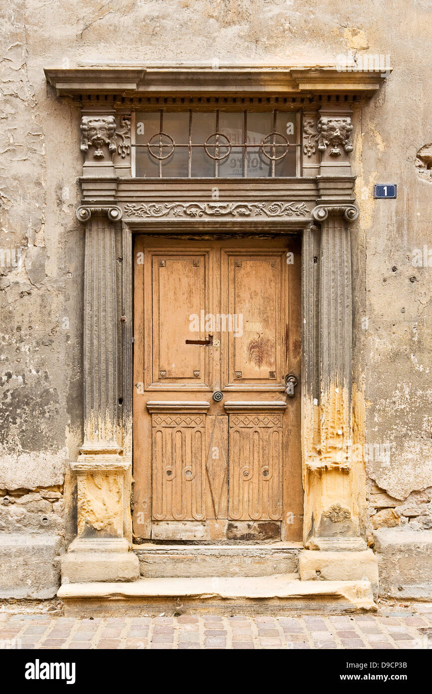 Old and dilapidated doorstep hi-res stock photography and images