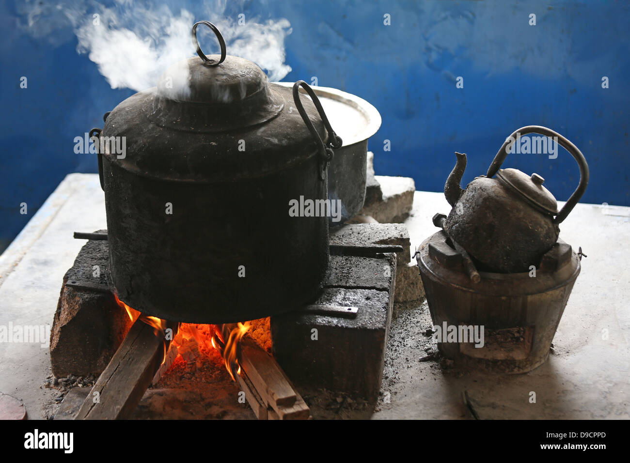 Cauldron Fire Stock Photos & Cauldron Fire Stock Images Alamy
