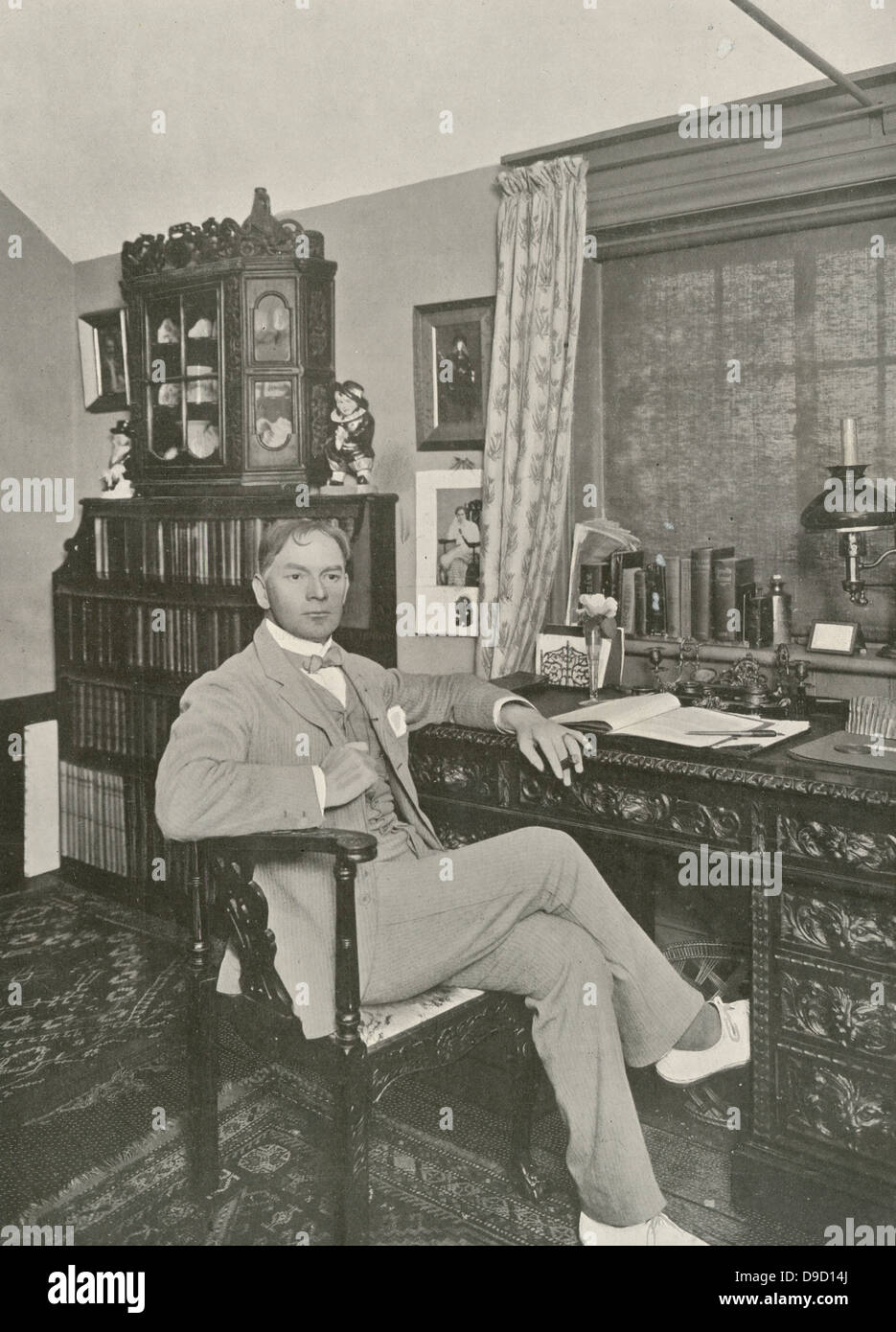 Jerome Klapka Jerome (1859-1927) was an English write. Playwright, and humorist, best known for the humorous tale  Three Men in a Boat. Jerome a home at his desk at Goulds Grove, Wallingford, c1903. Stock Photo