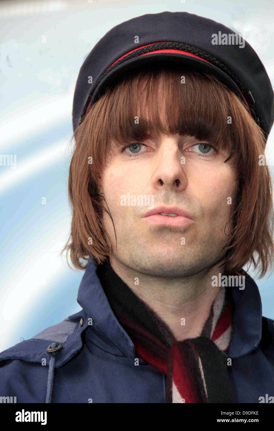Liam Gallagher Beady Eye appear on Italian TV show 'Top of the Pops' Milan,  Italy - 28.03.11 Stock Photo - Alamy