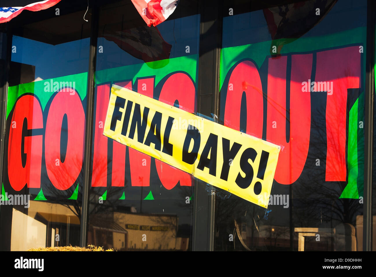 Closing down signs on store window Stock Photo Alamy