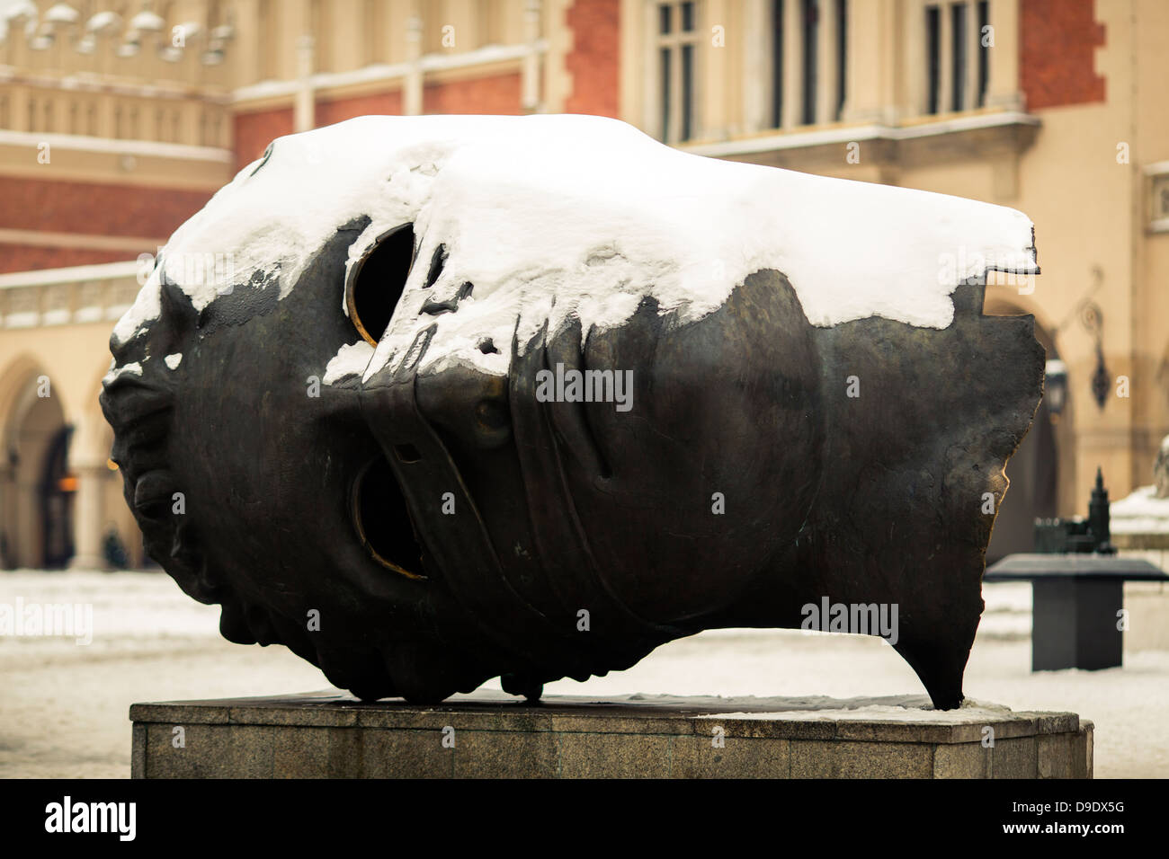 Krakow poland sculpture head hi-res stock photography and Krakow poland sculpture head hi-res stock photography and