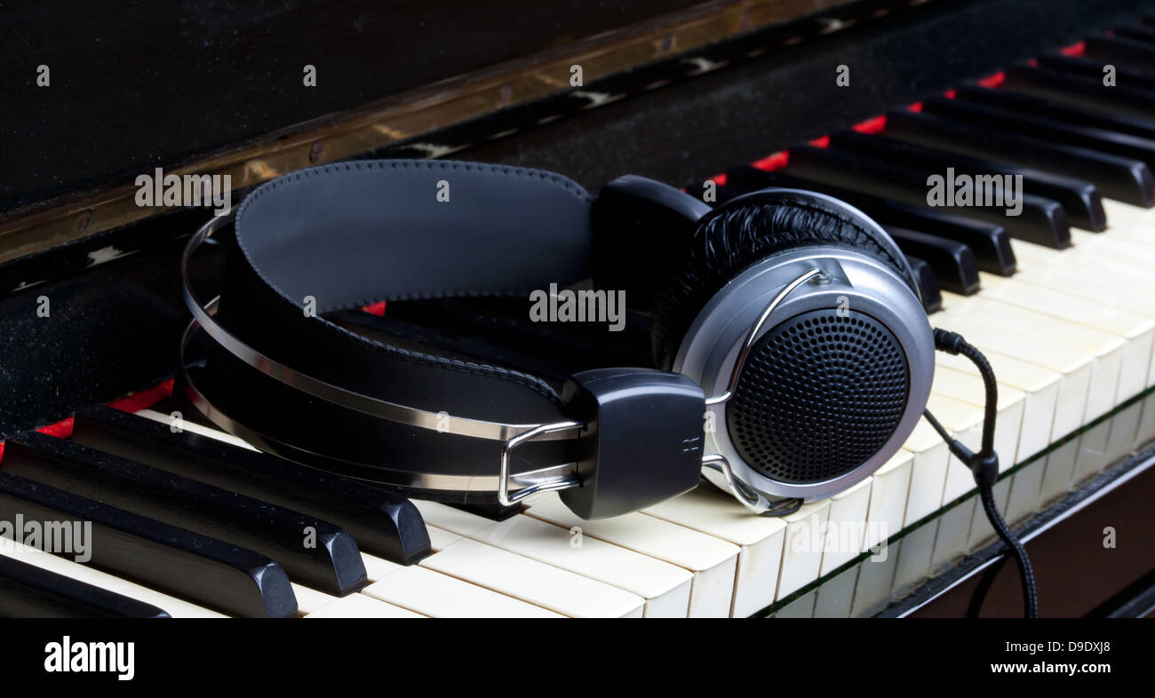 Piano keyboard with headphones for music Stock Photo Alamy