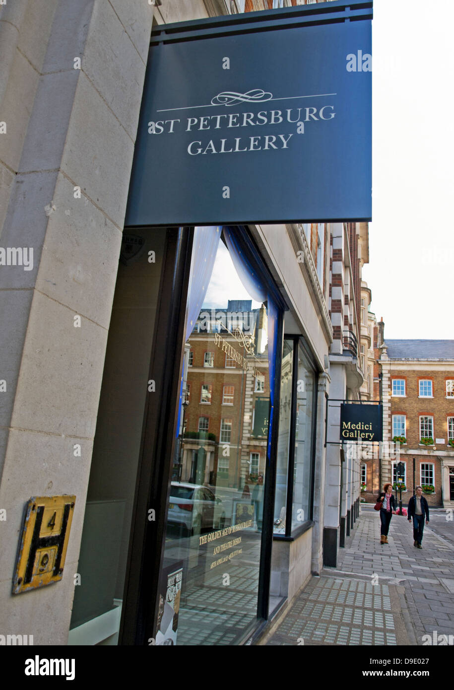 Art in the streets luxury art hires stock photography and images Alamy