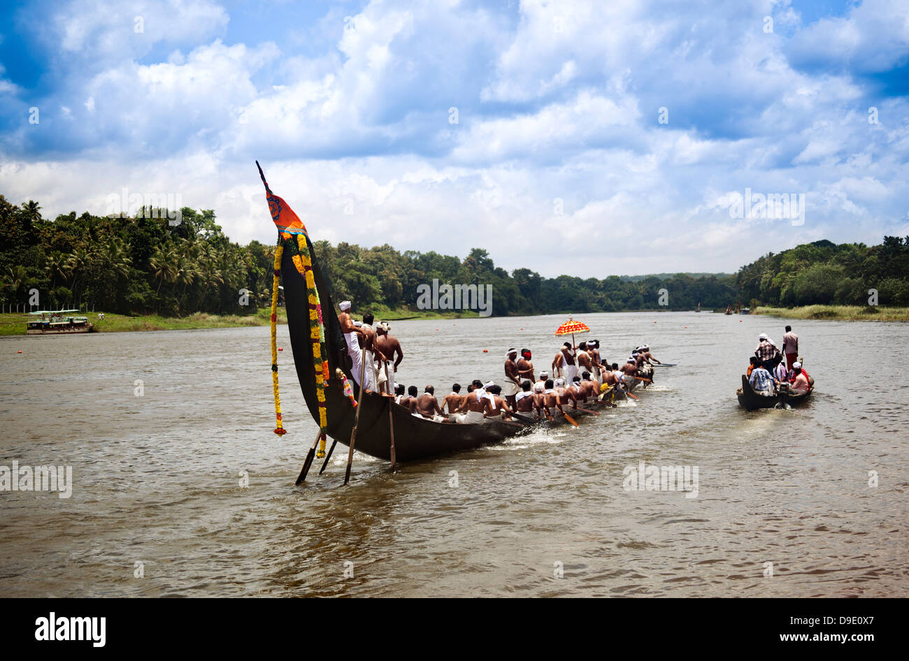 Snake boat race on Pampa River at Onam Festival, Aranmula, Kerala ...