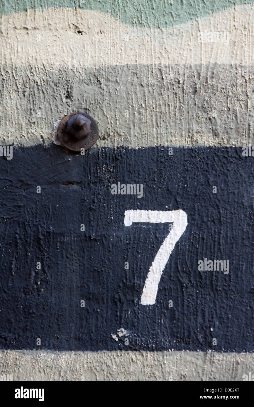 SEVEN NUMBER PAINTED SIGN BOLT HARDWARE TEXTURED 7 VERTICAL Stock Photo ...