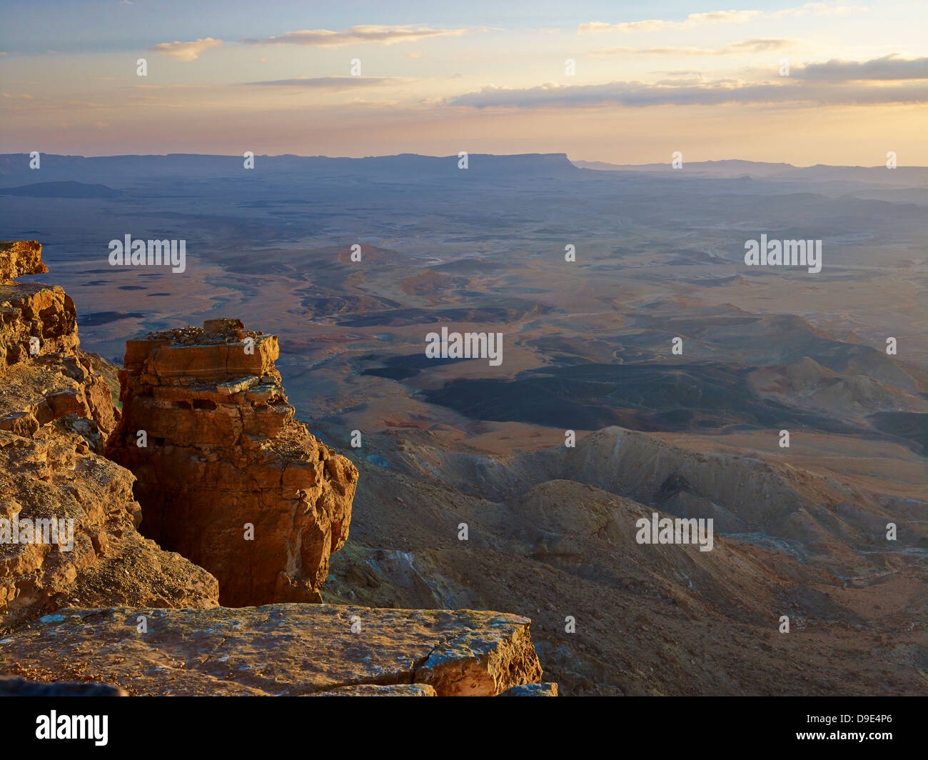 Makhtesh Ramon Crater In The Negev Desert Israel Stock Photo Alamy   Makhtesh Ramon Crater In The Negev Desert Israel D9E4P6 