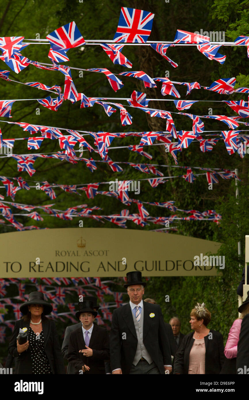 Queen anne 1711 ascot hi-res stock photography and images - Alamy