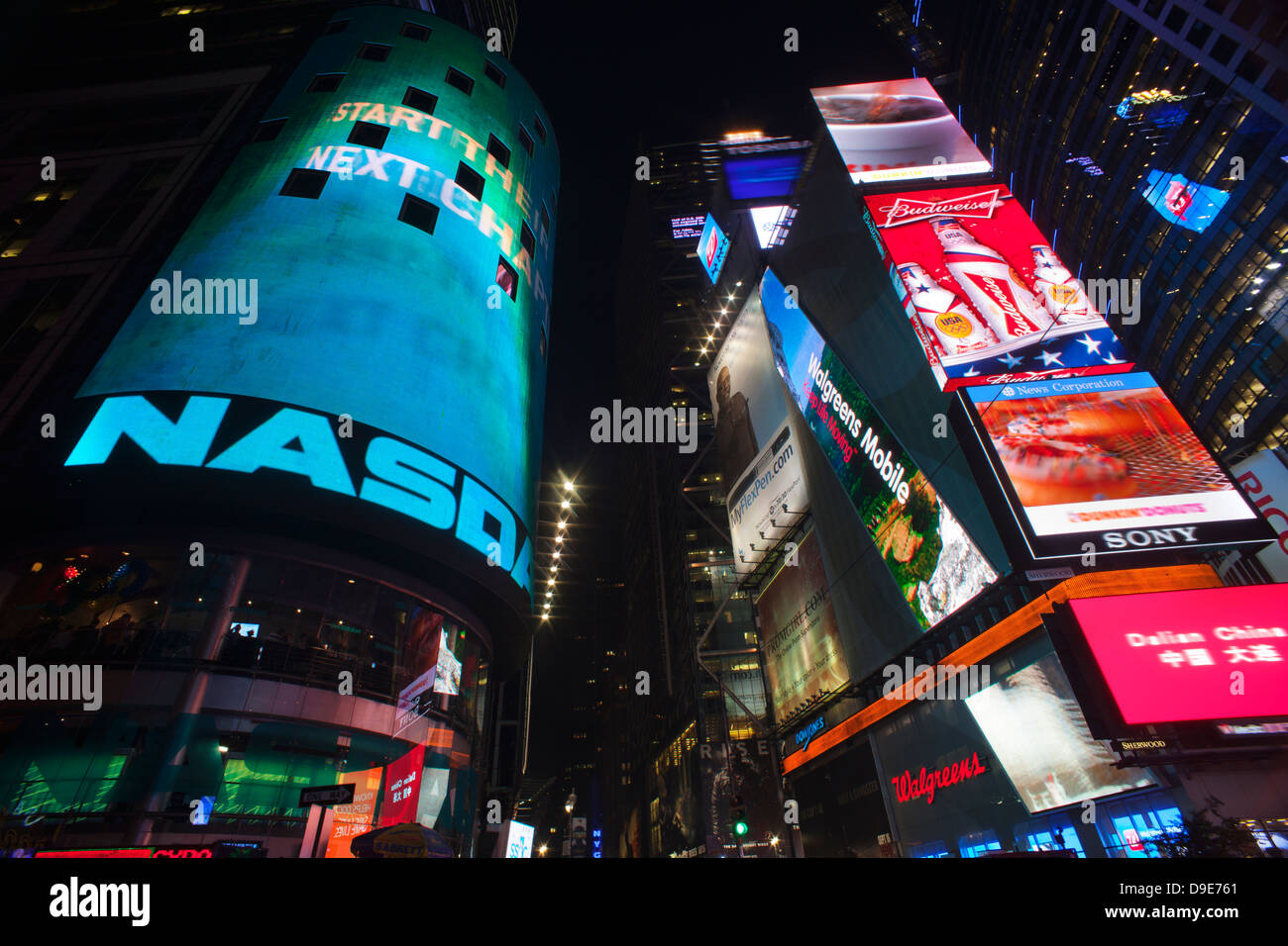 Nasdaq, times square new york city hi-res stock photography and images