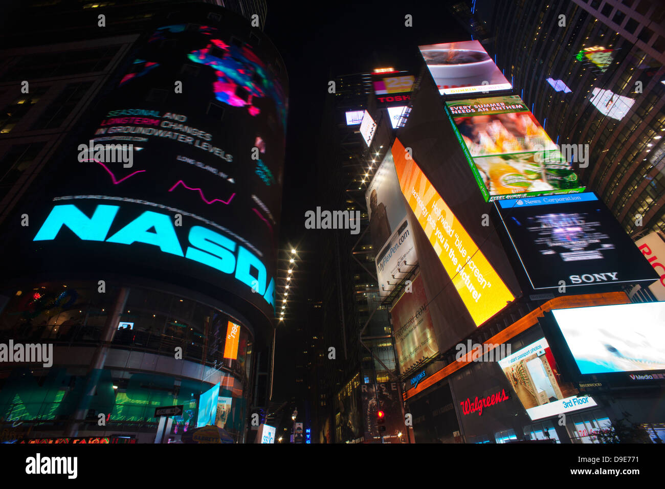 Nasdaq exchange times square hi-res stock photography and images - Alamy