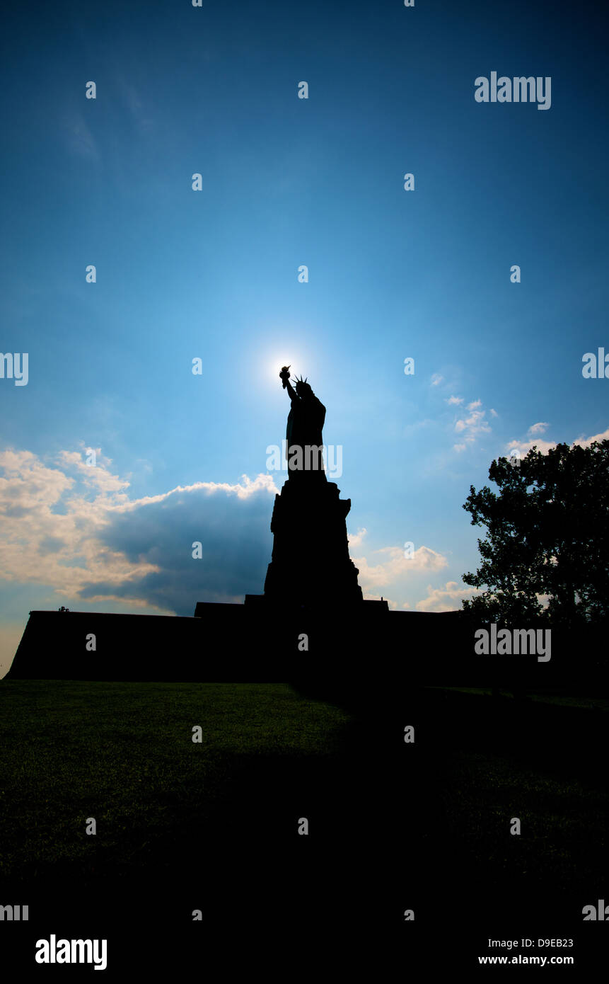 Silhouette of the Liberty Statue in New York City Stock Photo - Alamy