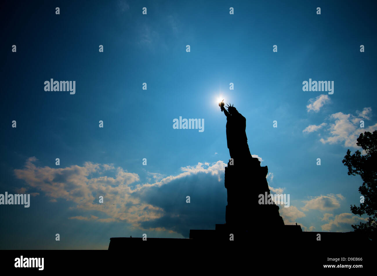 Silhouette of the Liberty Statue in New York City Stock Photo - Alamy