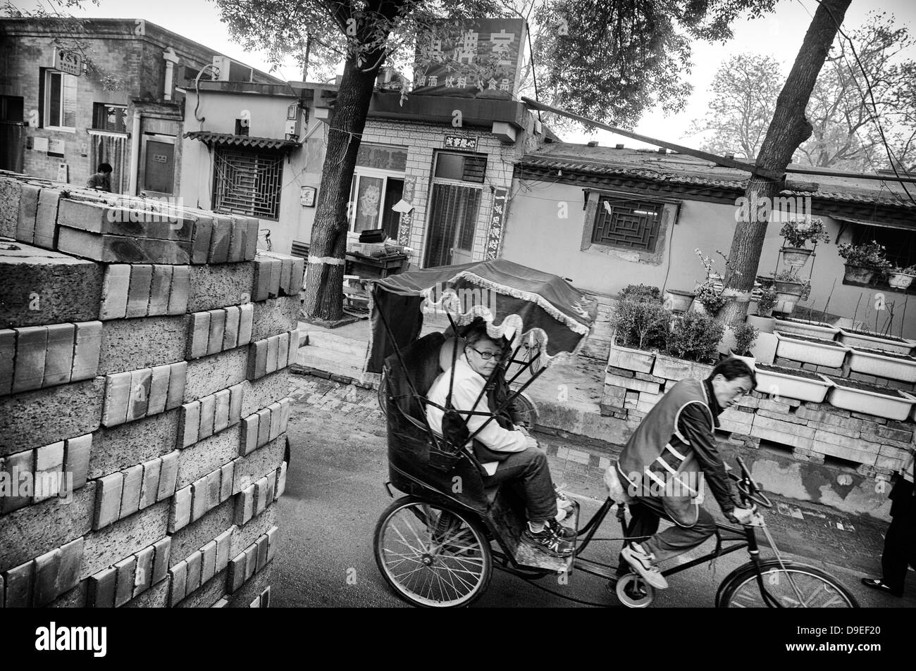 Asia china beijing hutong Black and White Stock Photos & Images - Alamy