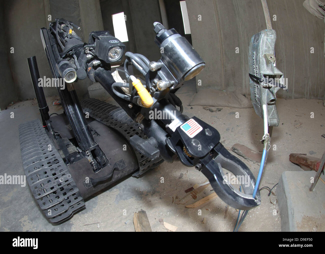 Retractable arm of Talon 3B Robot disconnecting the wiring of a simulated claymore mine in Bahrain. Stock Photo