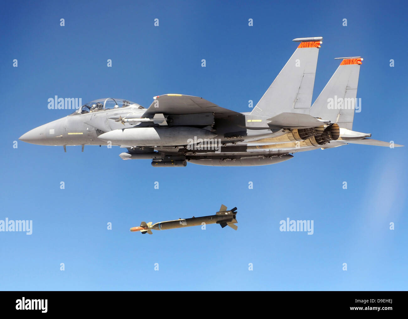 An F-15E Strike Eagle drops a GBU-28 bomb during a Combat Hammer mission Stock Photo