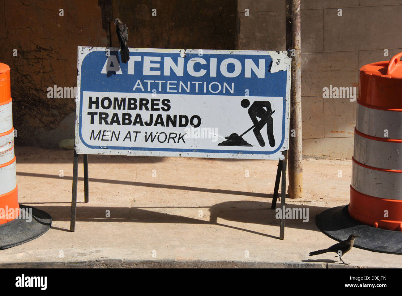 Warning signs in spanish hires stock photography and images Alamy