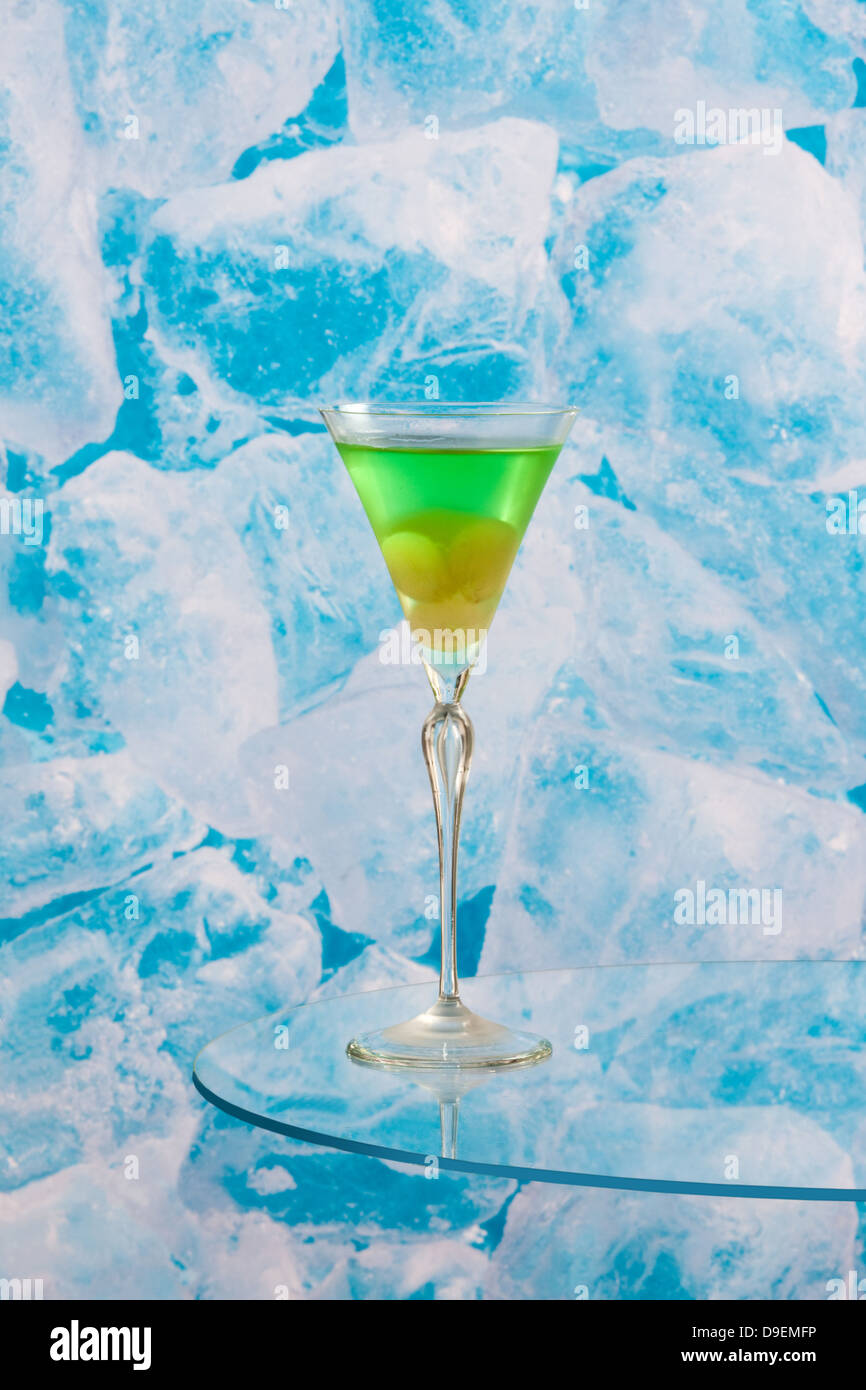 Cocktail and ice Stock Photo Alamy