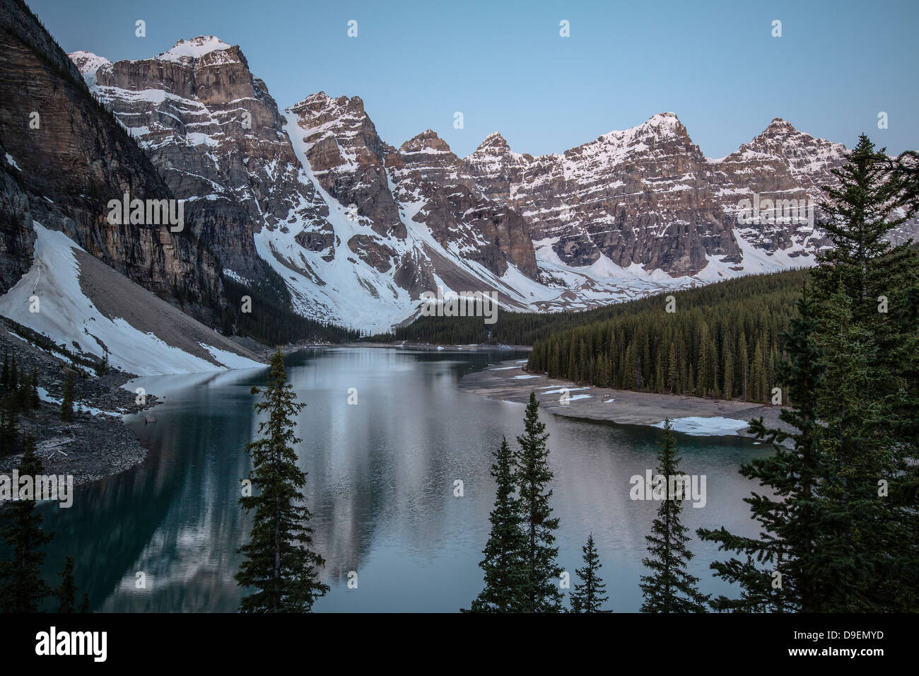 Moraine Lake - Sunrise in the Rockies Stock Photo - Alamy
