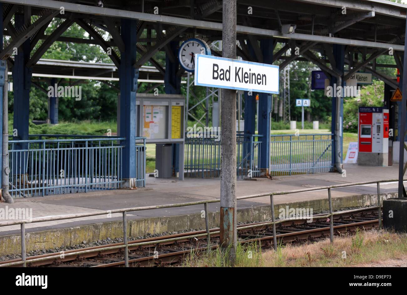 Bad Kleinen, Germany. 17th June, 2013. The place name sign of 'Bad Kleinen'  is pictured at the train station in Bad Kleinen, Germany, 17 June 2013. In  the early summer of 1993