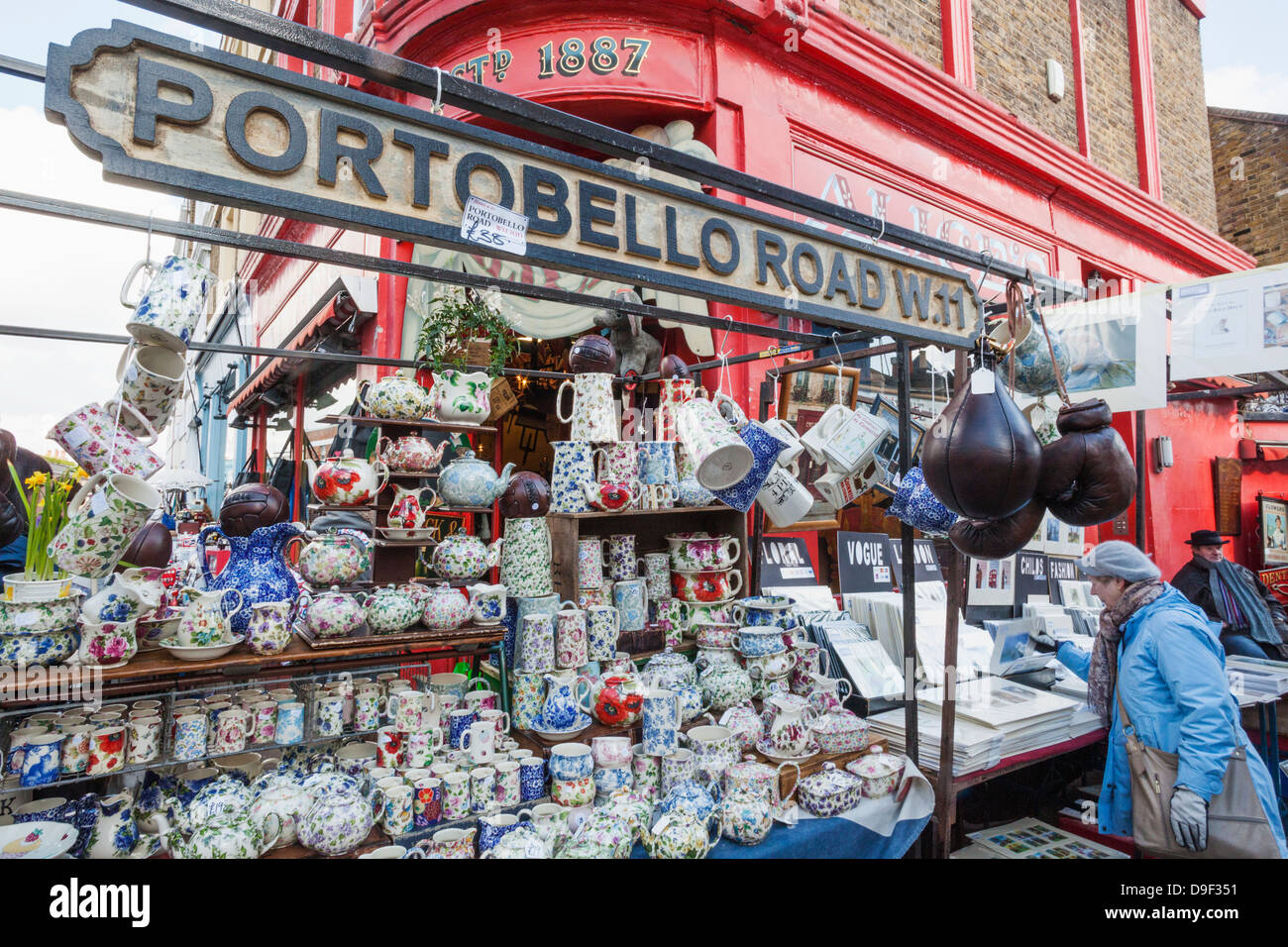 England, London, Portobello Road, Antique Stall Stock Photo Alamy