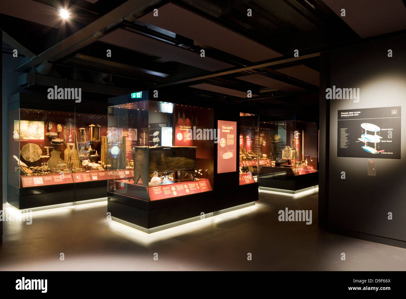 How to Design Museum Interiors: Display Cases to Protect