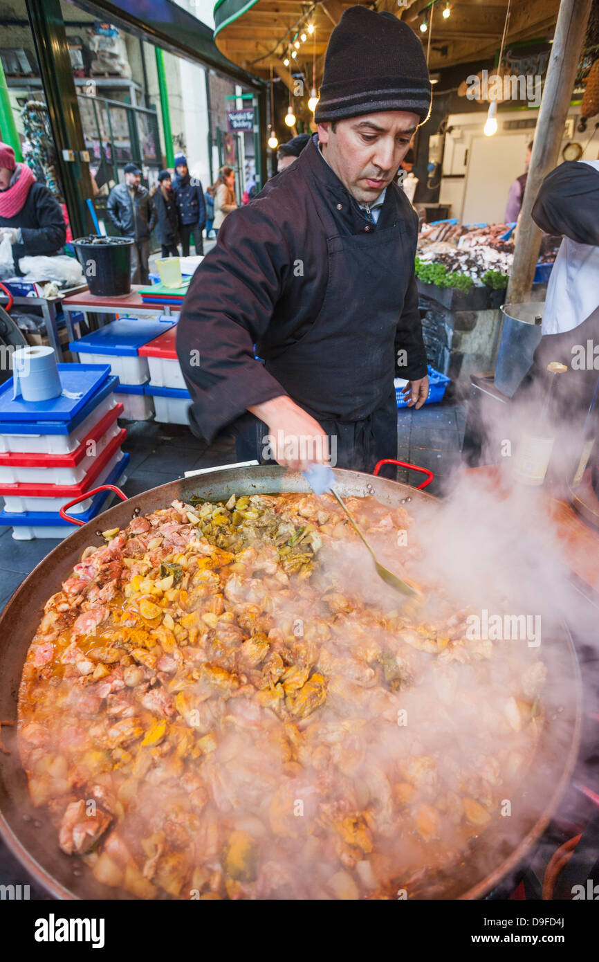 England, London, Southwark, Borough Market, Man Cooking Giant Curry Stock Photo Alamy
