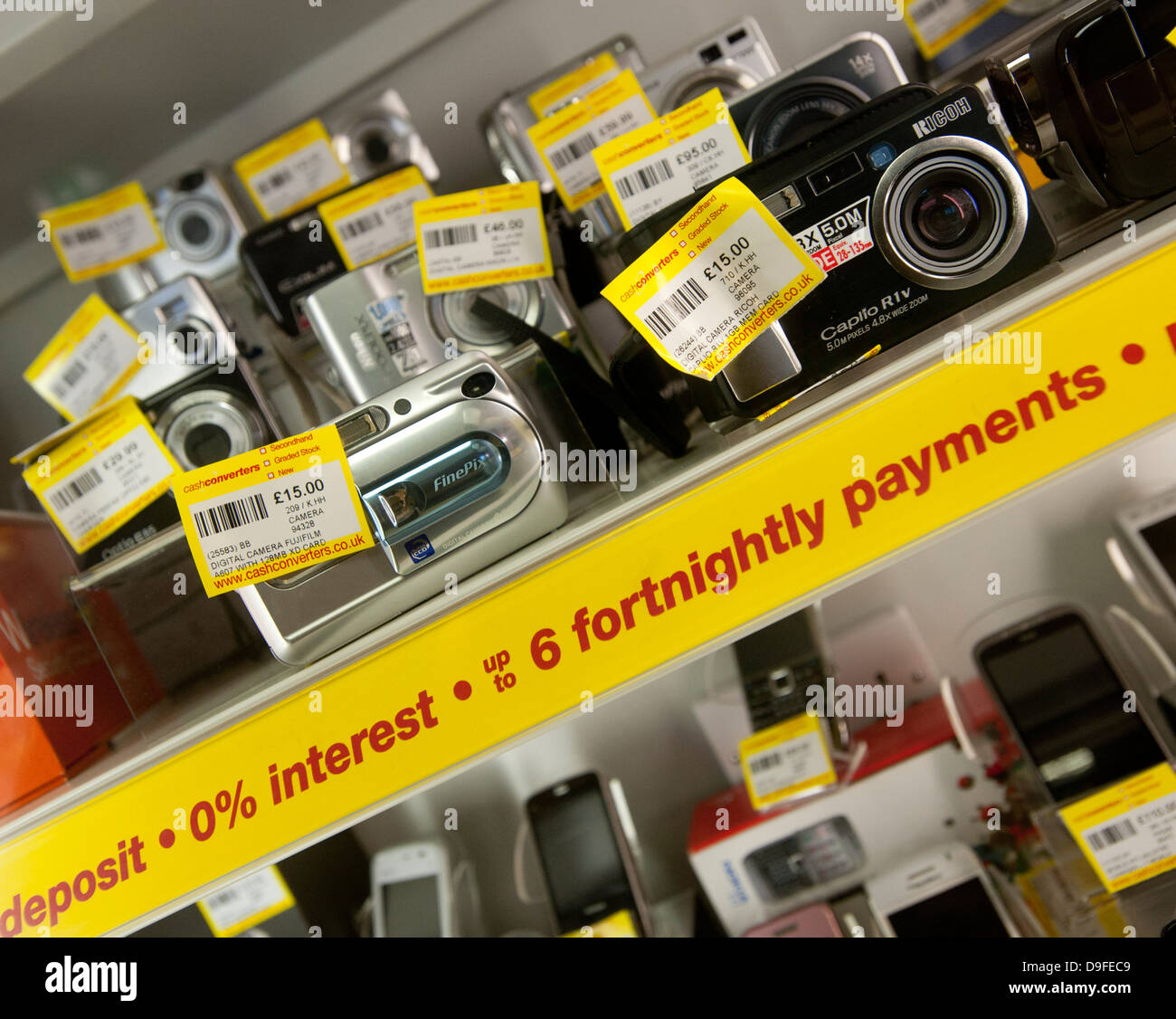 Cash Converter Store 141-145 Kentish Town Rd , Nw5 . A pawn shop come money  lender which also offers favourable terms of payment Stock Photo - Alamy