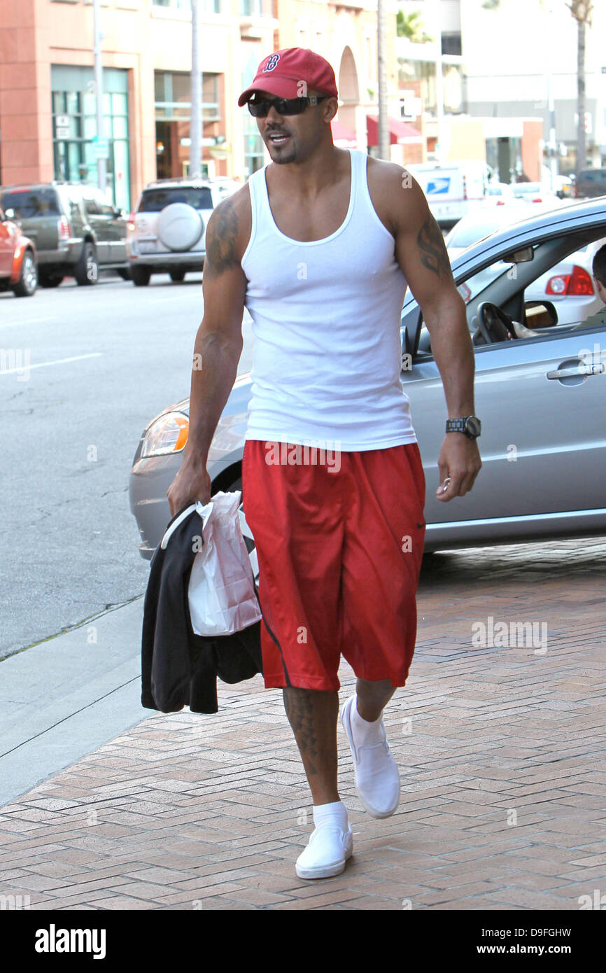 Shemar Moore leaves a medical building in Beverly Hills Los Angeles, California - 02.03.11 Stock