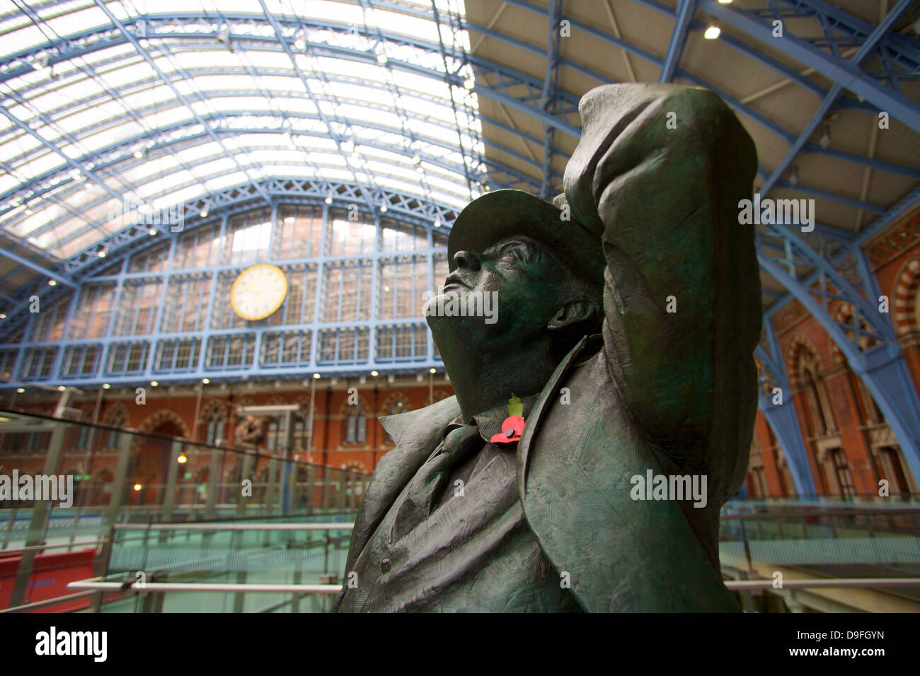 Statue of John Betjeman, St. Pancras Railway Station, London, England, UK Stock Photo