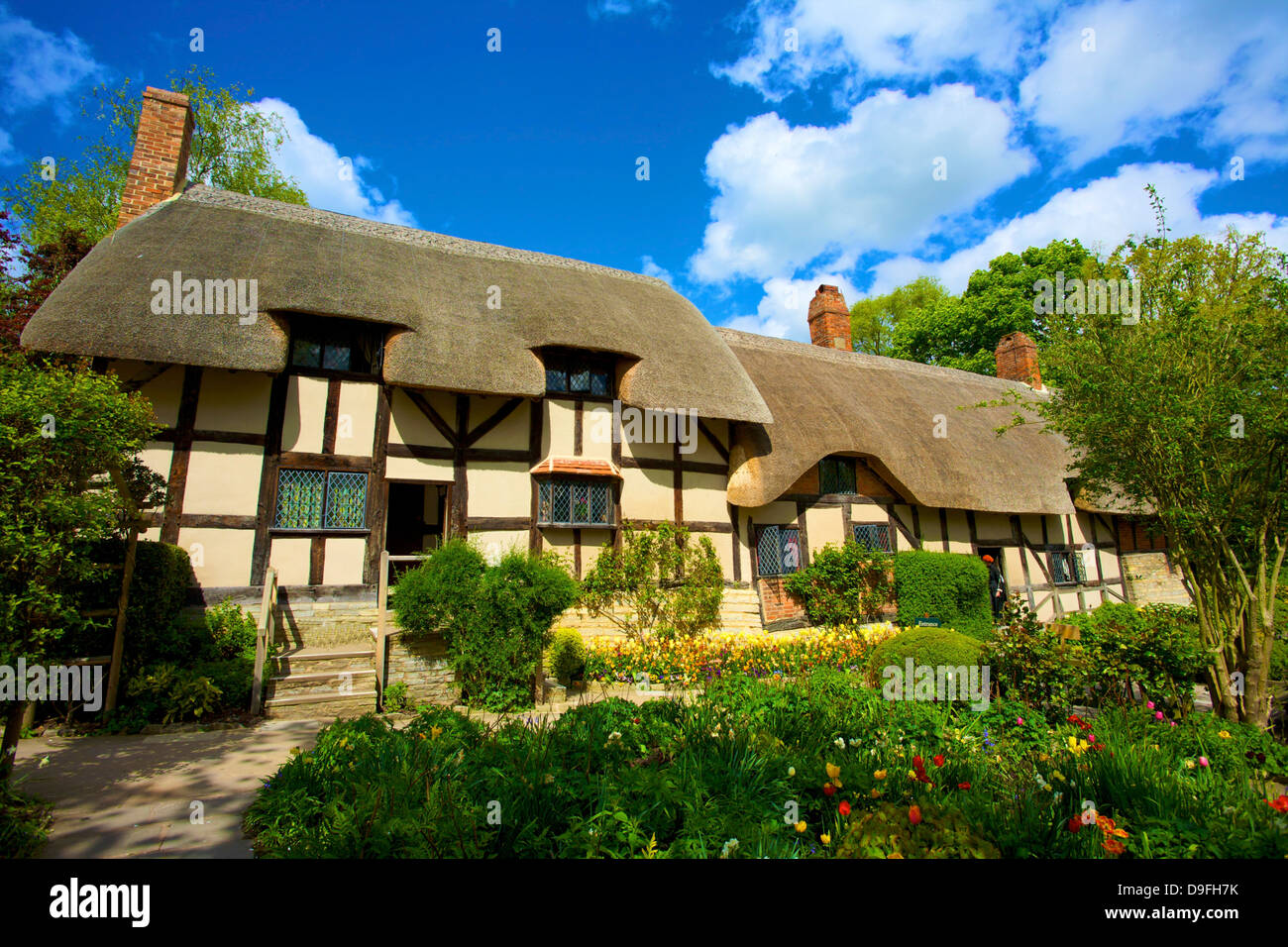 anne-hathaway-s-cottage-shottery-stratford-upon-avon-warwickshire