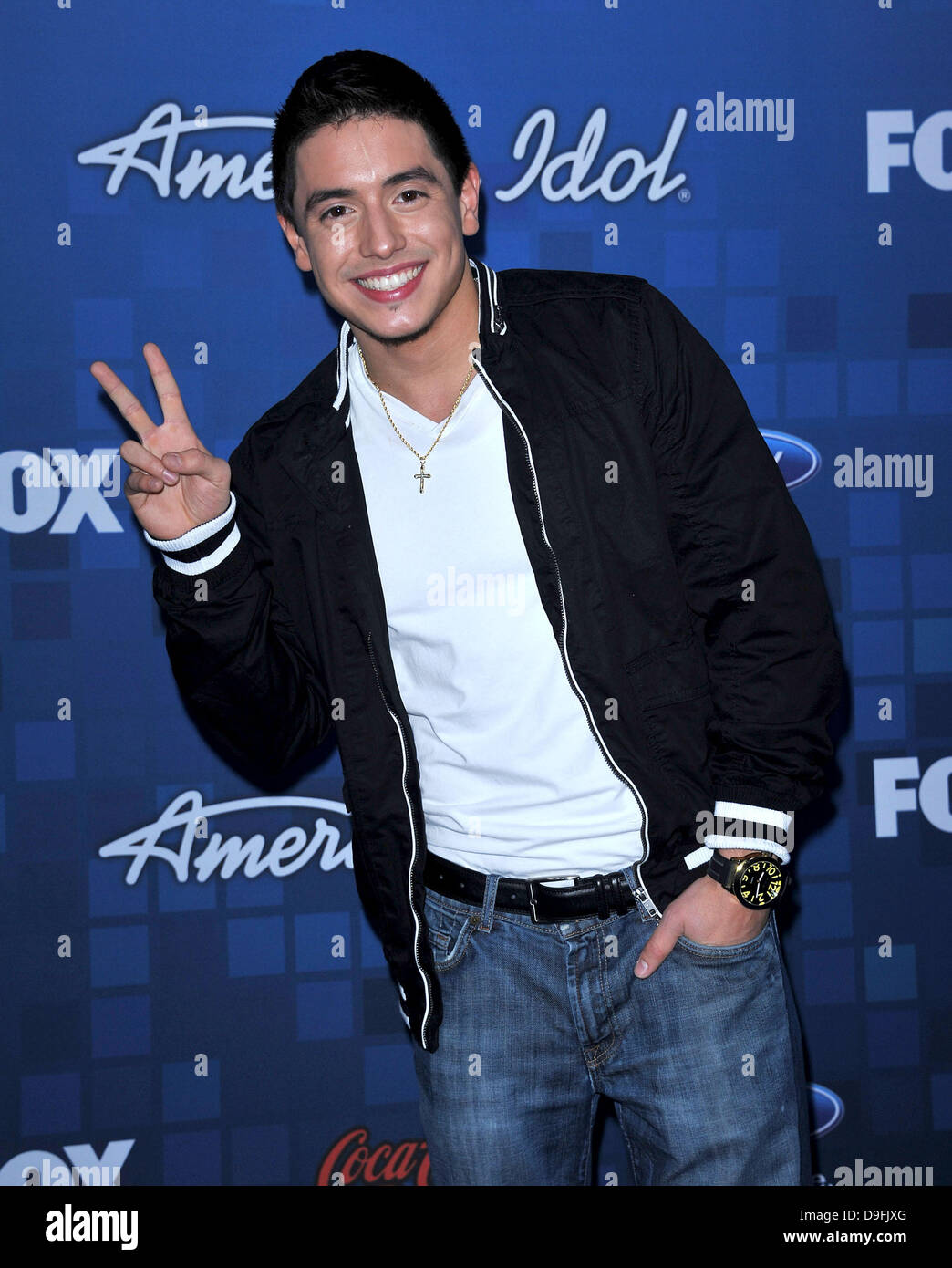 Stefano Langone The American Idol Season 10 Top 13 Finalists Party held(02)