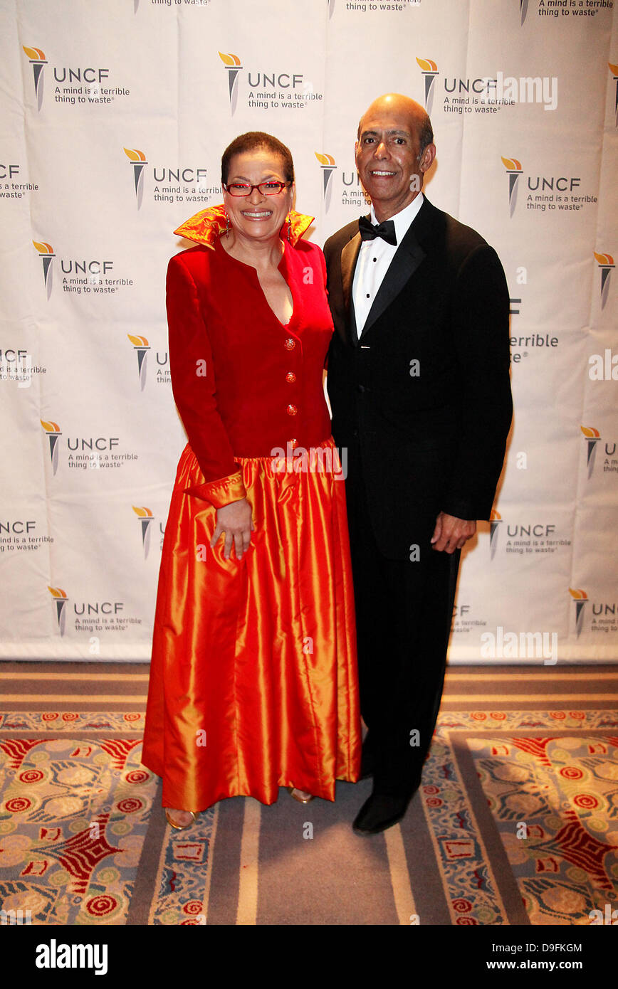 dr-michael-l-lomax-dr-julianne-malveaux-2011-uncf-annual-gala-at-the-D9FKGM.jpg