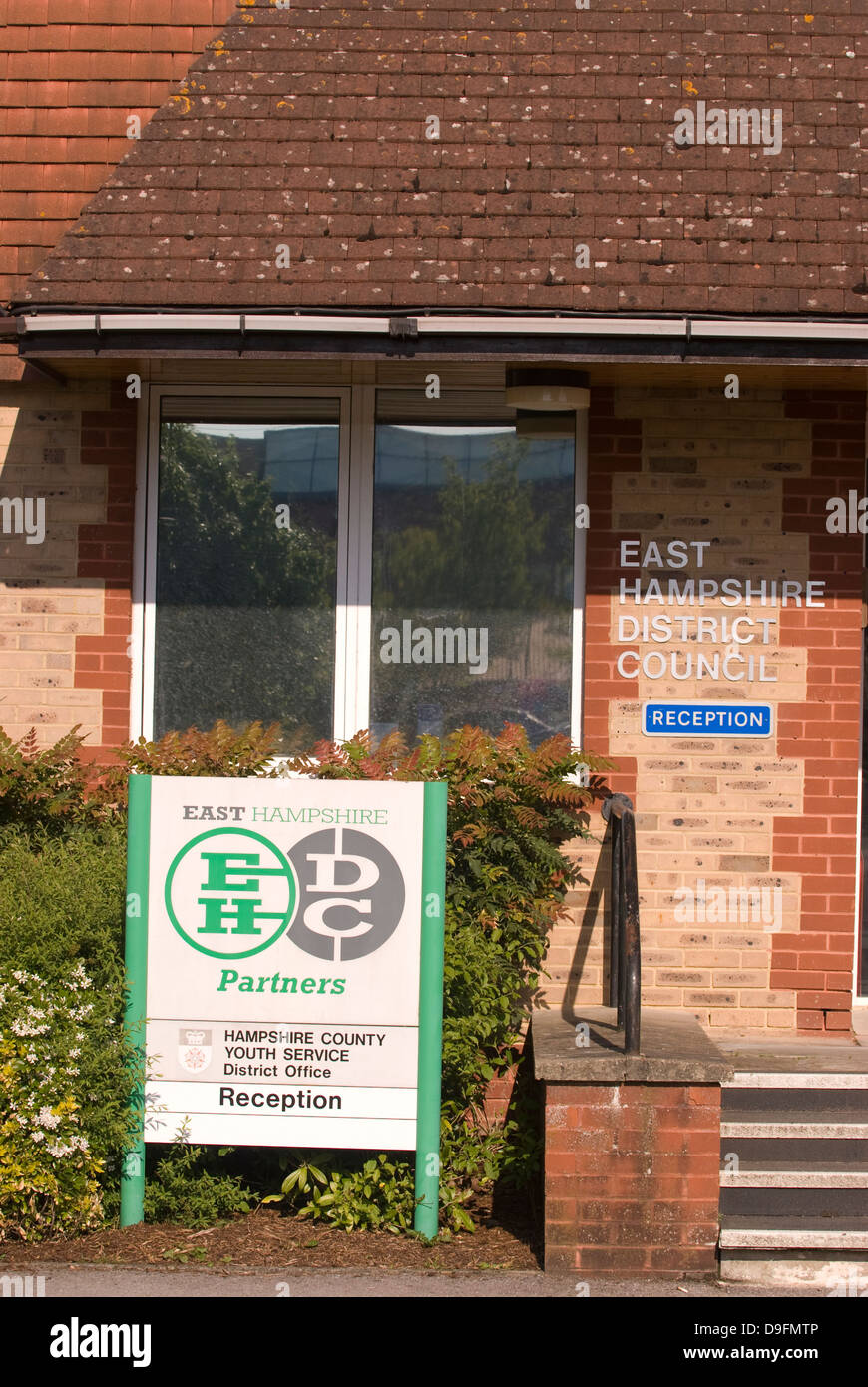 Solar panels office buildings hires stock photography and images Alamy