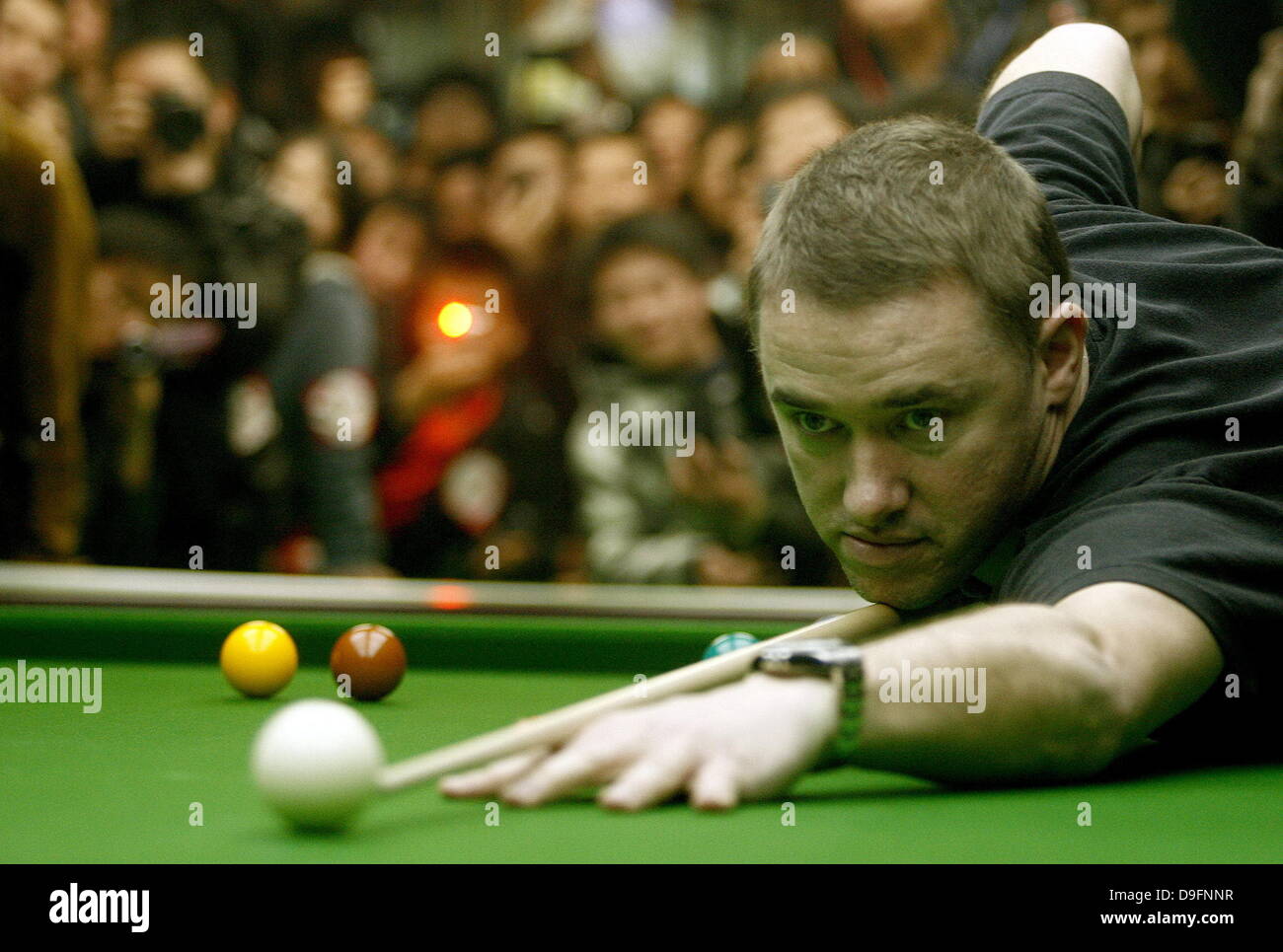 Legendary Scottish snooker Stephen Hendry plays for his Chinese fans in ...