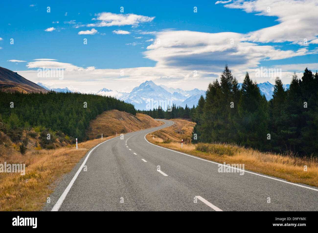 Road to Aoraki Mount Cook in Aoraki Mount Cook National Park, UNESCO World Heritage Site, South Island, New Zealand Stock Photo