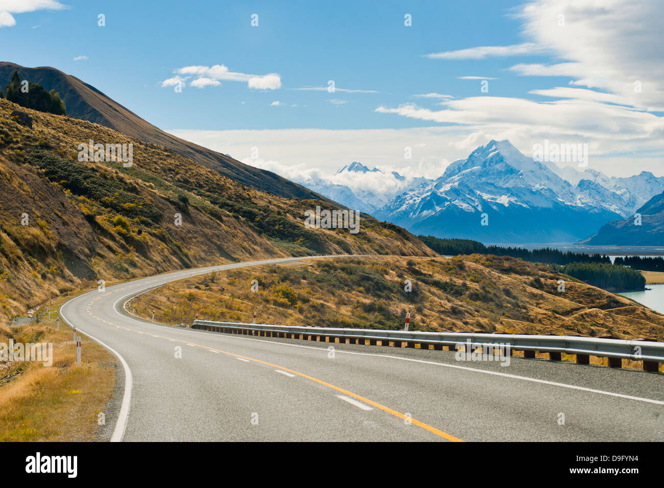 Road to Aoraki Mount Cook in Aoraki Mount Cook National Park, UNESCO World Heritage Site, South Island, New Zealand Stock Photo